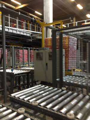 Pallet Transfer Cart Sorts Outbound Pallets to Assigned Shipping Lanes